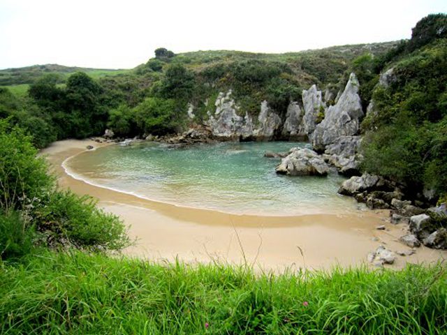 Asturias - Playa Gulpiyuri