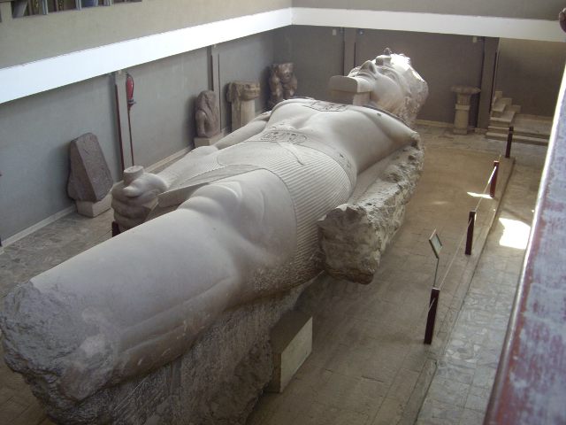 Estatua Ramses II