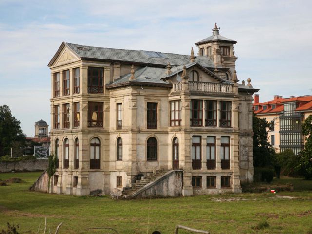 Llanes - El Orfanato