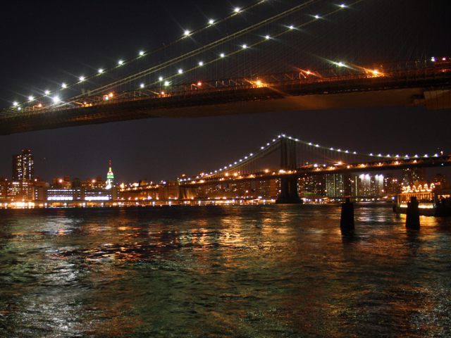 Nueva York - Puente de Brooklyn de noche